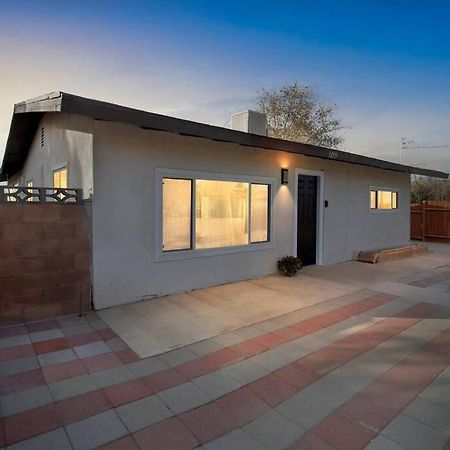 Modern City Ranch 3 Bdrm Family Home Access By Dirt Road Palmdale Exteriör bild