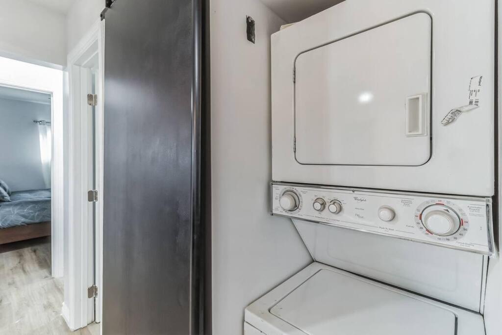Modern City Ranch 3 Bdrm Family Home Access By Dirt Road Palmdale Exteriör bild