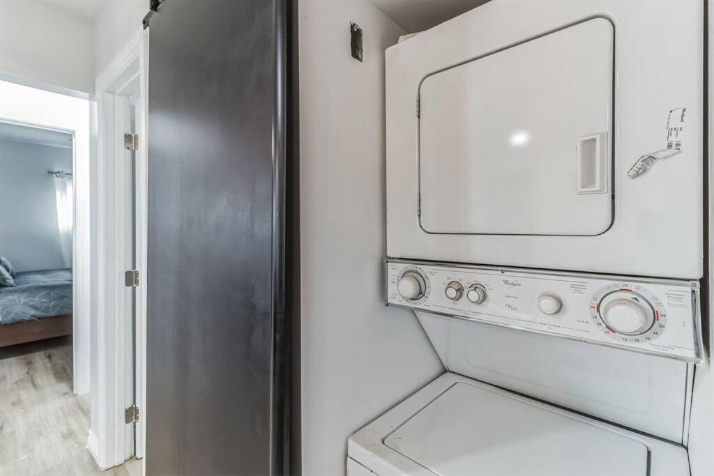 Modern City Ranch 3 Bdrm Family Home Access By Dirt Road Palmdale Exteriör bild