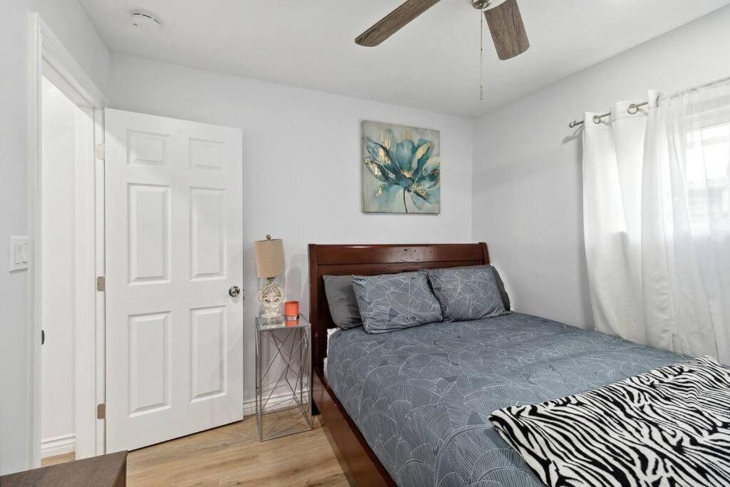 Modern City Ranch 3 Bdrm Family Home Access By Dirt Road Palmdale Exteriör bild