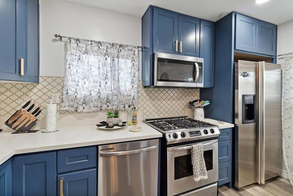 Modern City Ranch 3 Bdrm Family Home Access By Dirt Road Palmdale Exteriör bild