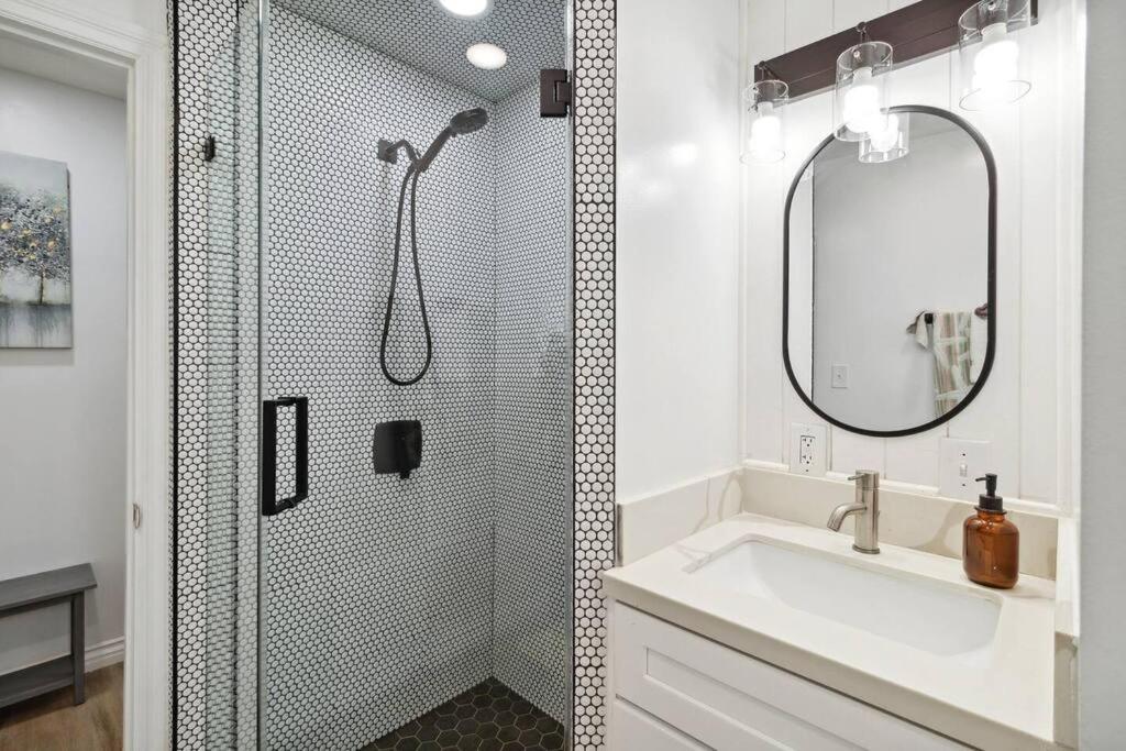 Modern City Ranch 3 Bdrm Family Home Access By Dirt Road Palmdale Exteriör bild