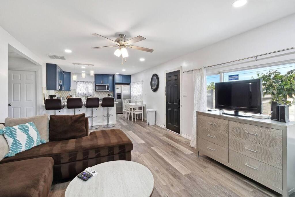 Modern City Ranch 3 Bdrm Family Home Access By Dirt Road Palmdale Exteriör bild