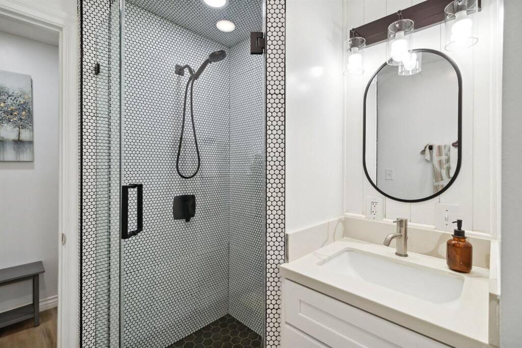 Modern City Ranch 3 Bdrm Family Home Access By Dirt Road Palmdale Exteriör bild