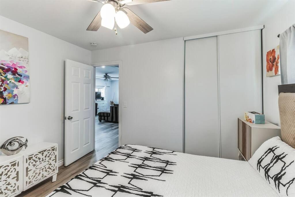 Modern City Ranch 3 Bdrm Family Home Access By Dirt Road Palmdale Exteriör bild