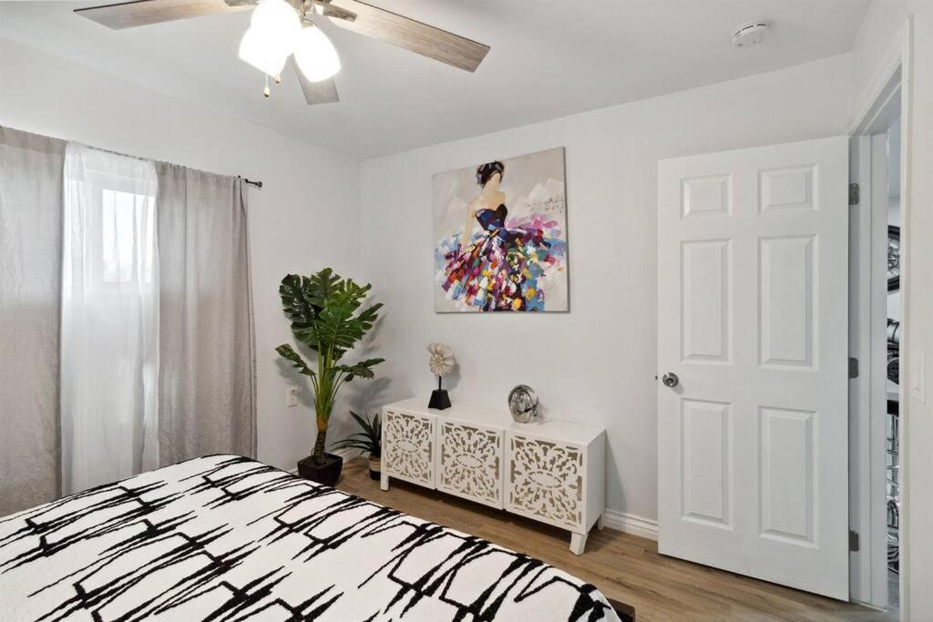 Modern City Ranch 3 Bdrm Family Home Access By Dirt Road Palmdale Exteriör bild